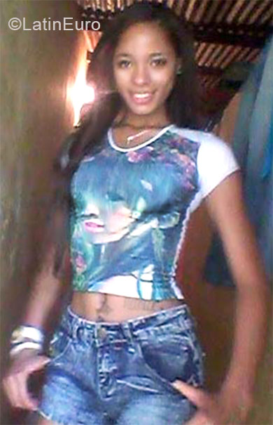 Date this nice looking Colombia girl Alexandra from Cali CO16537