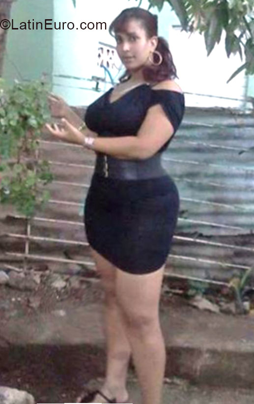 Date this sultry Dominican Republic girl Nicaury from Santiago DO20591