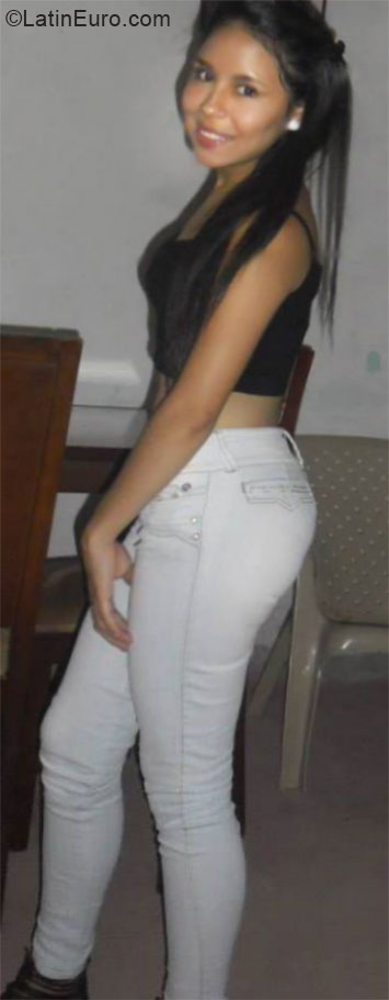 Date this delightful Colombia girl Jhoana from Roldanillo CO16571