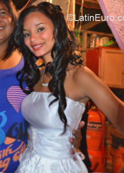 Date this sensual Dominican Republic girl Karen from Santo Domingo DO20717