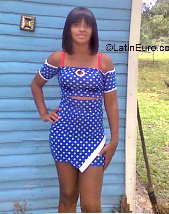 Date this hard body Dominican Republic girl Yanira from Santiago DO20829