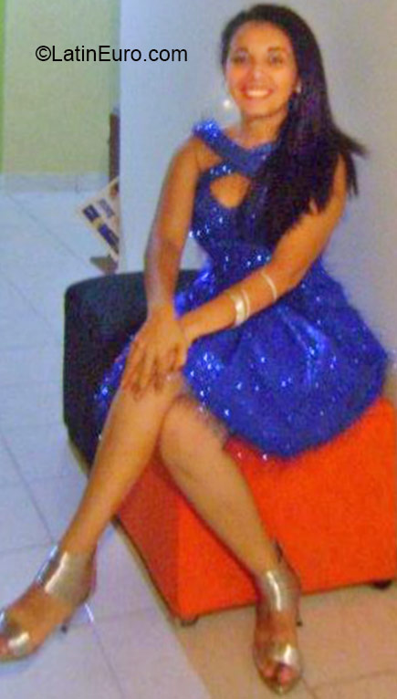 Date this foxy Colombia girl Yasmin from Cali CO17031