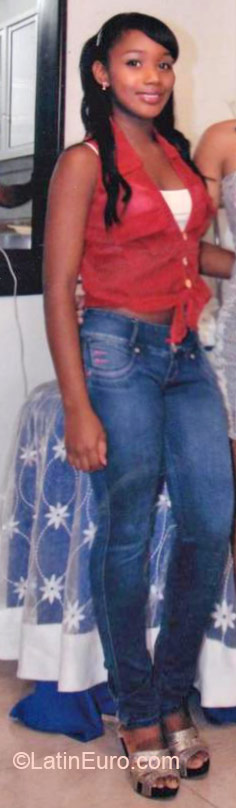 Date this charming Colombia girl Yineth from Cali CO16809