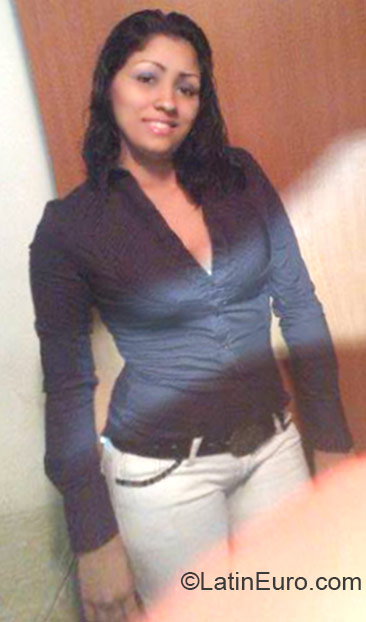 Date this gorgeous Venezuela girl Stephany from Maracay VE386
