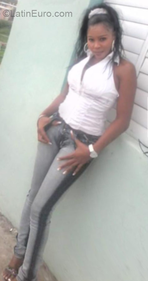 Date this beautiful Dominican Republic girl Margarita from Santo Domingo DO21155