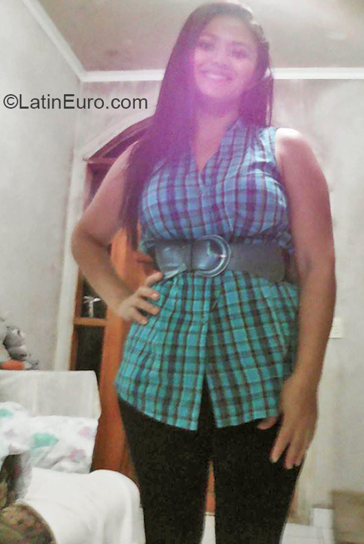 Date this pretty Honduras girl Karen from Puerto Cortes HN1437