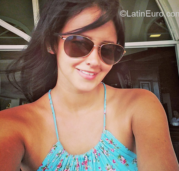 Date this attractive Panama girl Samatha from Panama City PA554