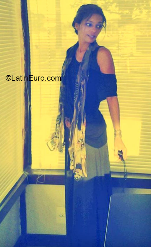 Date this attractive Brazil girl Kelly from Rio De Janeiro BR9222