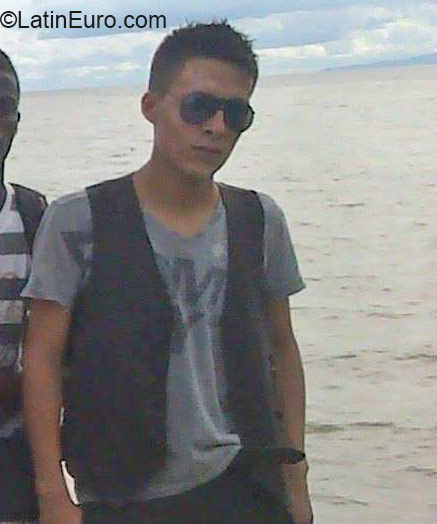 Date this good-looking Colombia man Alan from Medellin CO17012