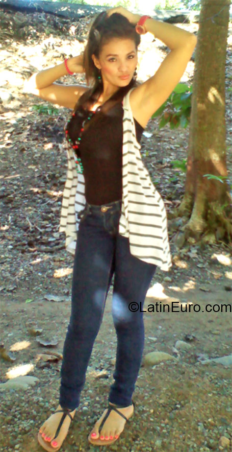 Date this gorgeous Honduras girl Sofia from Tegucigalpa HN1485