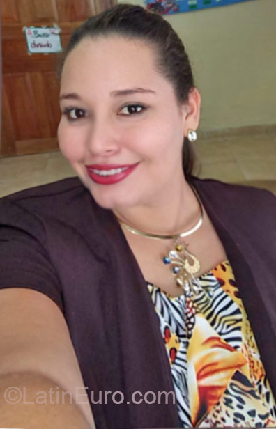 Date this georgeous Panama girl Cintia from Panama PA587