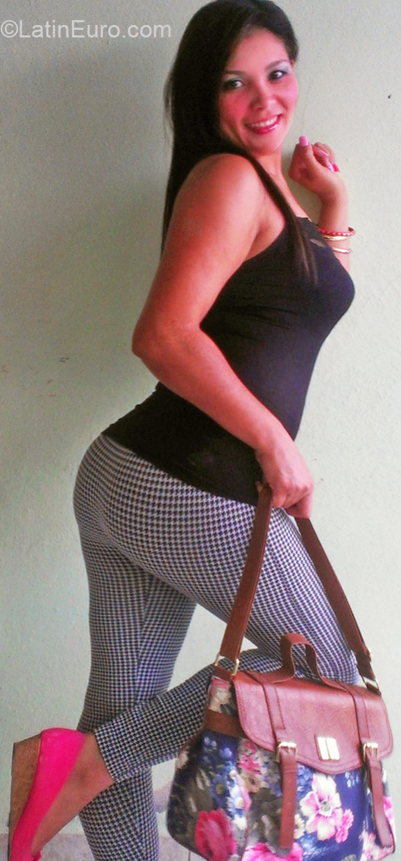 Date this sultry Dominican Republic girl Ana from Santo Domingo DO21956