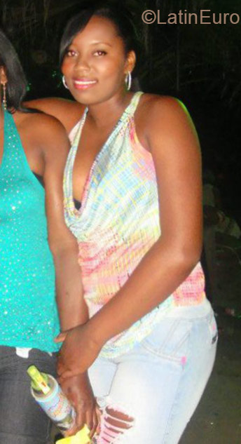 Date this sultry Colombia girl Aide from Cali CO17296
