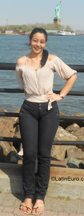 Date this good-looking Colombia girl Ana from Cali CO17305