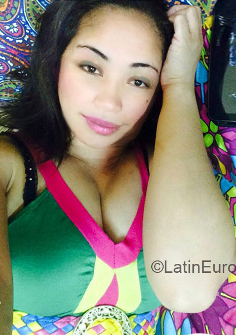 Date this cute Saudi Arabia girl Emaruth from Riyadh SA19