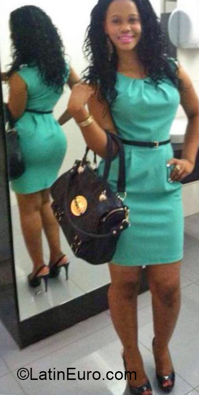 Date this fun Dominican Republic girl Alondra from Santo Domingo DO22049