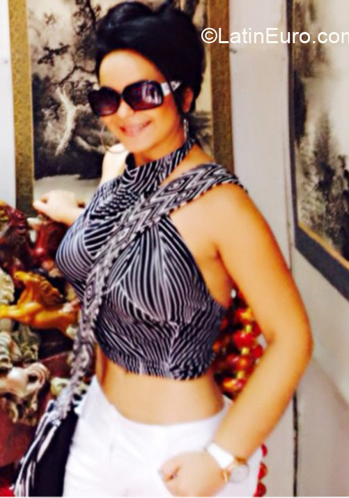 Date this beautiful Colombia girl Pilar from Bogota CO17368