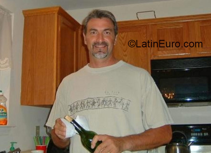 Date this stunning United States man Wallace from Chicago US16150