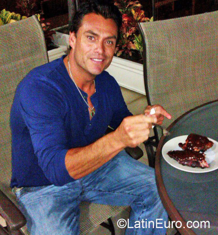 Date this cute United States man Blas from San Francisco US16173