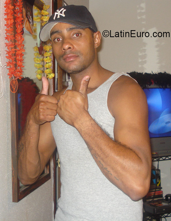 Date this sultry Brazil man Joe from Campinas BR9341