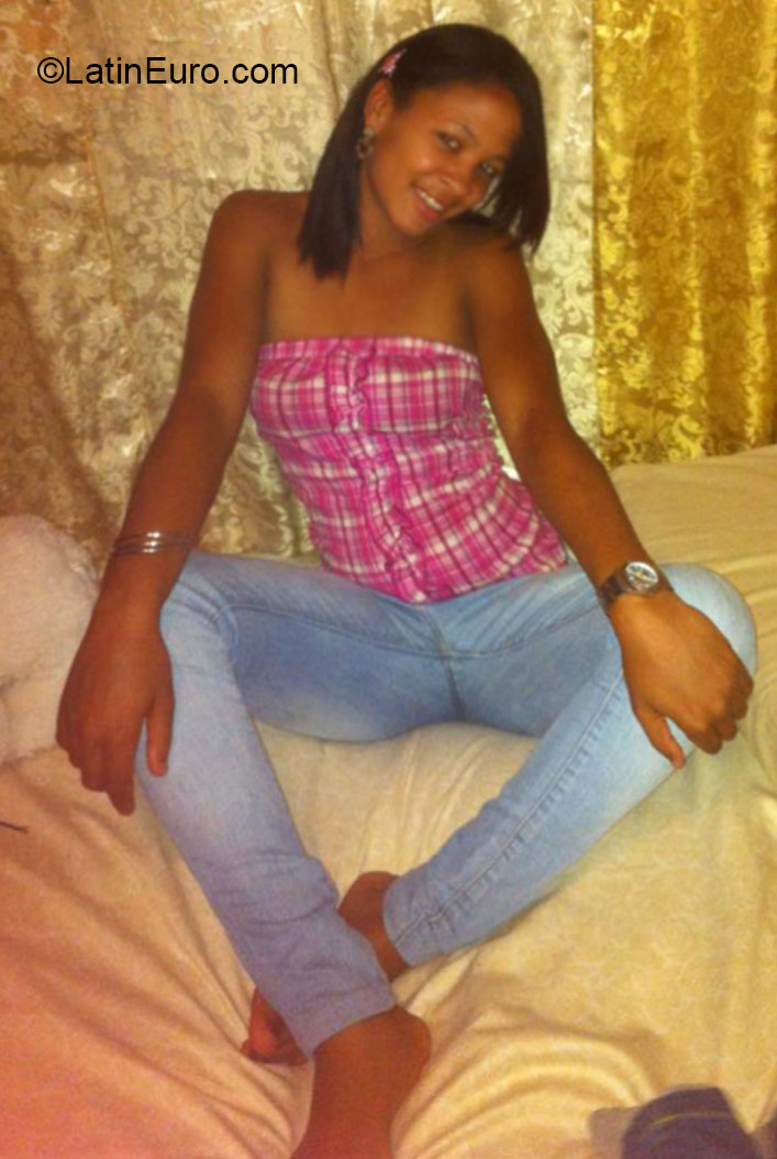 Date this hard body Dominican Republic girl Priscila from Santo Domingo DO22329