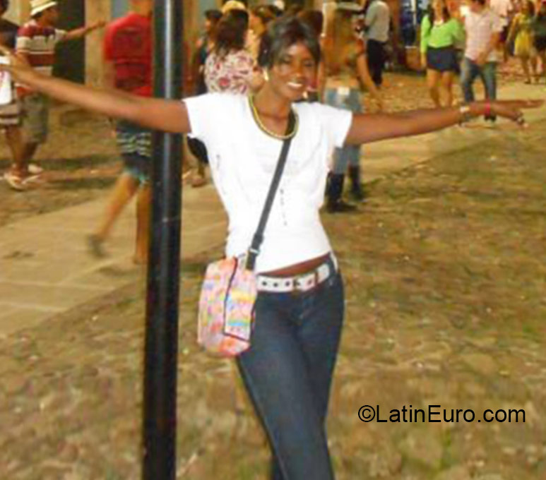 Date this beautiful Brazil girl Claudia from Salvador BR9348