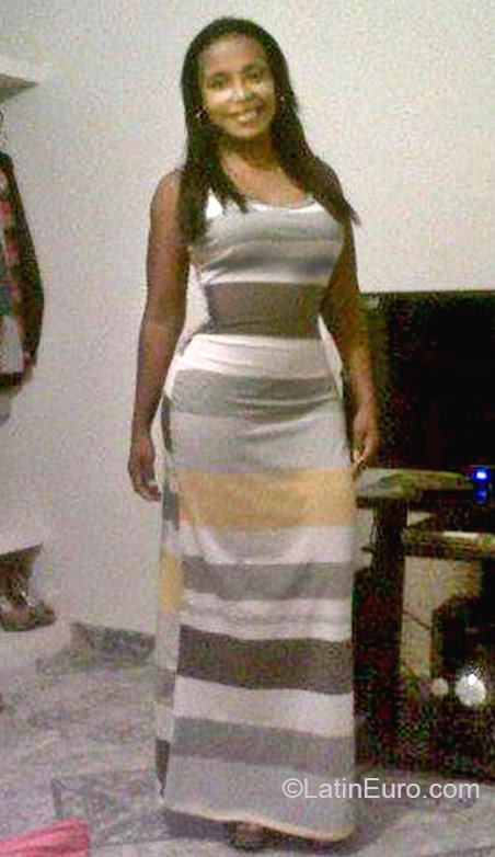 Date this lovely Colombia girl Yuli from Cali CO17846