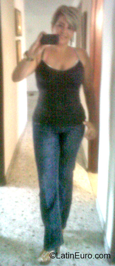 Date this nice looking Colombia girl Nana from Cali CO17564