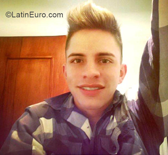 Date this beautiful Venezuela man Daniel from Merida VE530