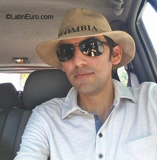 Date this voluptuous Colombia man Juan from Bogota CO17623