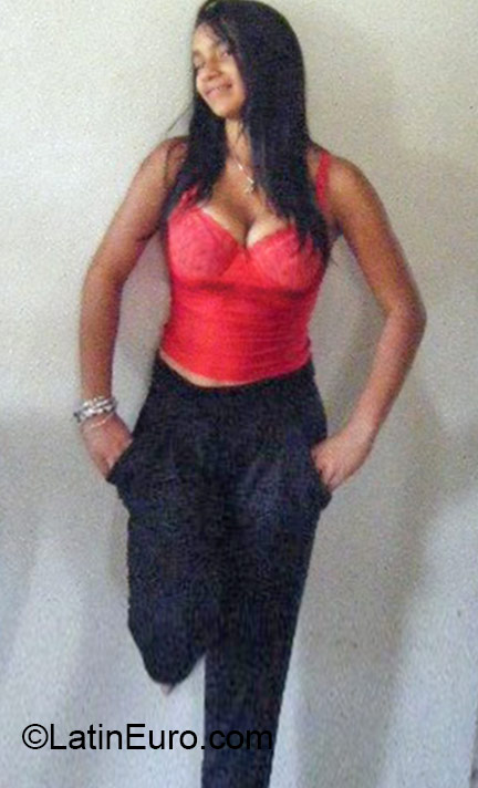 Date this foxy Dominican Republic girl Madelyn from Santo Domingo DO22544