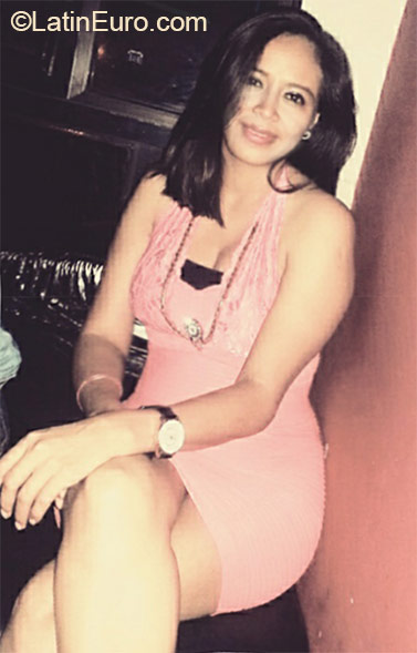 Date this georgeous Honduras girl Yaseli from Tegucigalpa HN1568