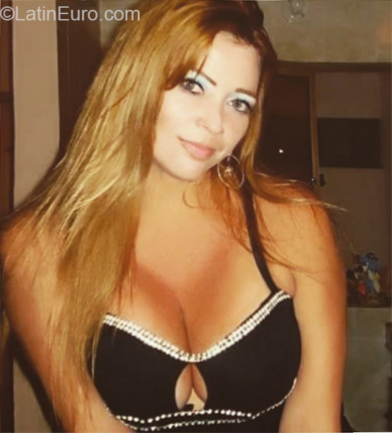 Date this charming Colombia girl Erika from Medellin CO18308