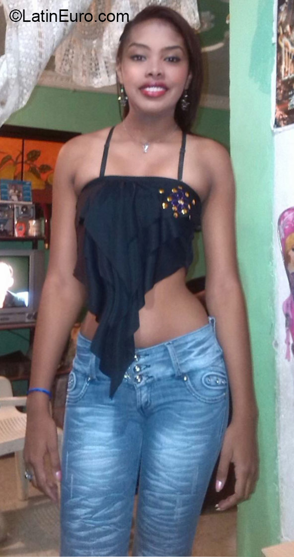 Date this exotic Colombia girl Sofia from Bogota CO17699