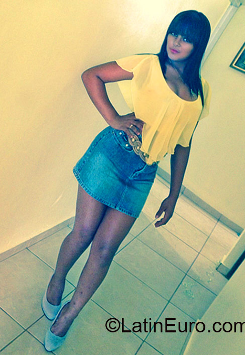 Date this georgeous Dominican Republic girl Daniela from Santo Domingo DO22631