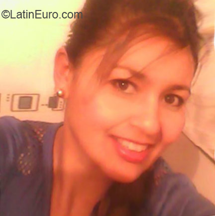 Date this young Colombia girl Milena from Bogota CO17715