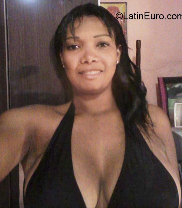 Date this passionate Brazil girl Flavia from Rio De Janeiro BR9403