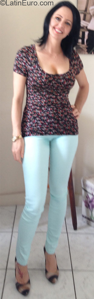 Date this pretty Brazil girl Tania from Porto Alegre BR9404