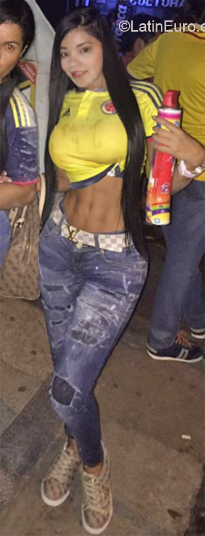 Date this charming Colombia girl Rosana from Bogota CO17769