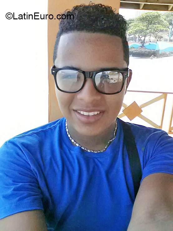 Date this voluptuous Dominican Republic man Michaell from Santo Domingo DO22794