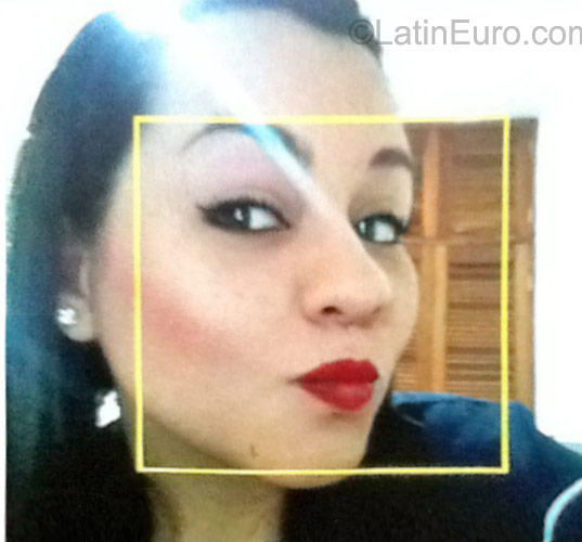 Date this charming Colombia girl Lina from Medellin CO17797