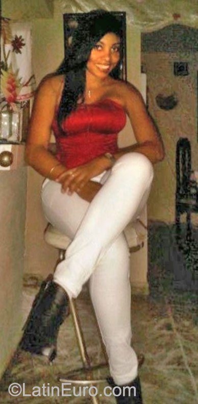 Date this pretty Dominican Republic girl Sara from Santo Domingo DO22896