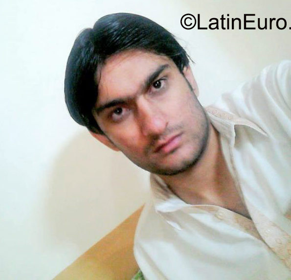 Date this fun Pakistan man Hammad from Islamabad PK85