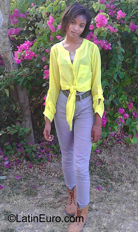 Date this voluptuous Jamaica girl Crisila from Ocho Rios JM2133