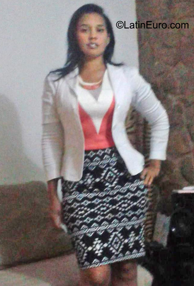 Date this foxy Venezuela girl Valentina from Porlamar VE606