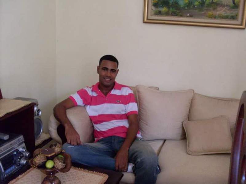 Date this nice looking Dominican Republic man Leonel from Santo Domingo DO23038