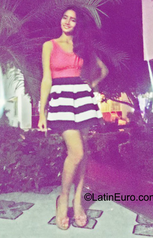 Date this hard body Colombia girl Adriana from Barranquilla CO17914