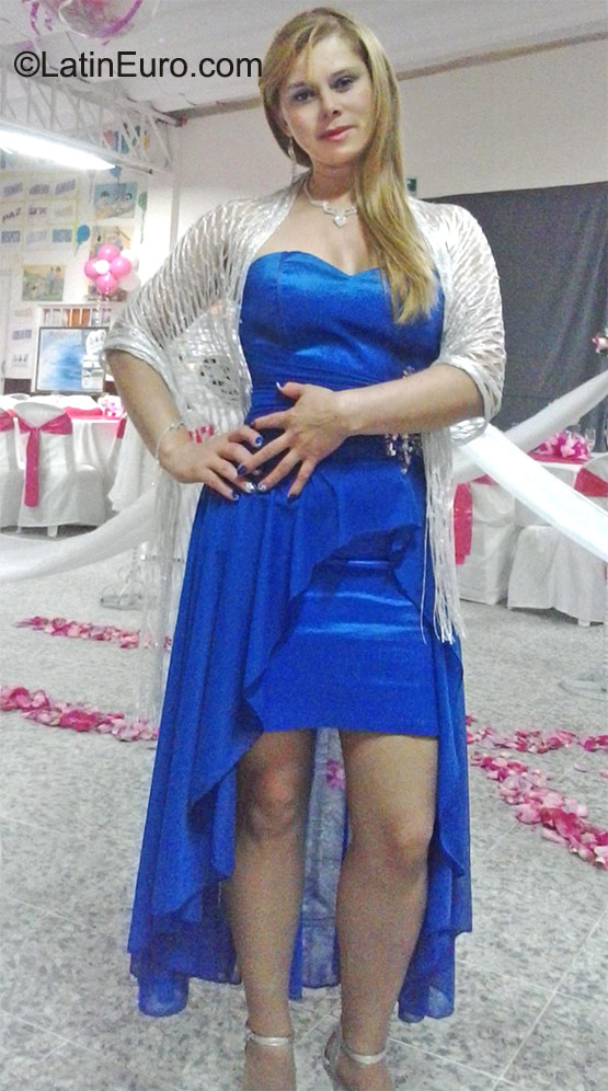 Date this young Colombia girl Luz from Bogota CO17938