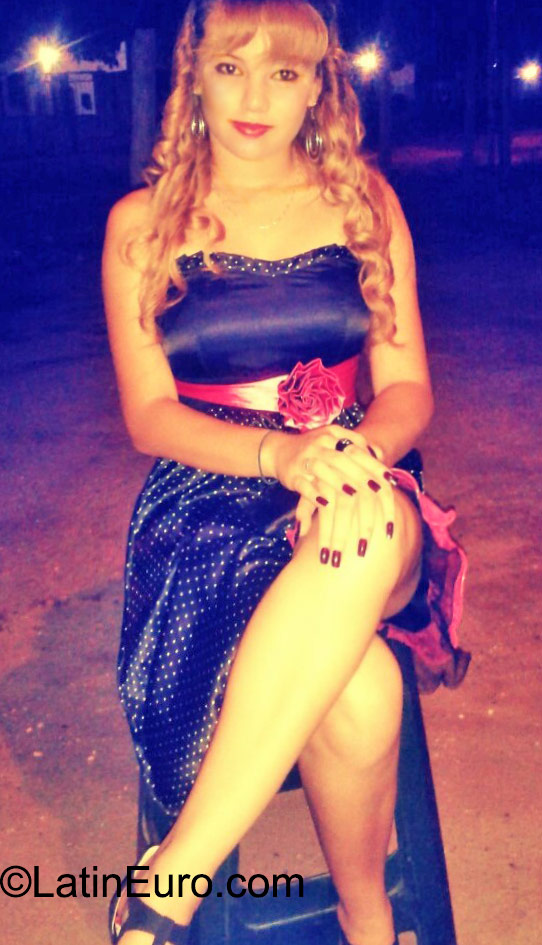 Date this stunning Venezuela girl Daniela from Caracas VE616