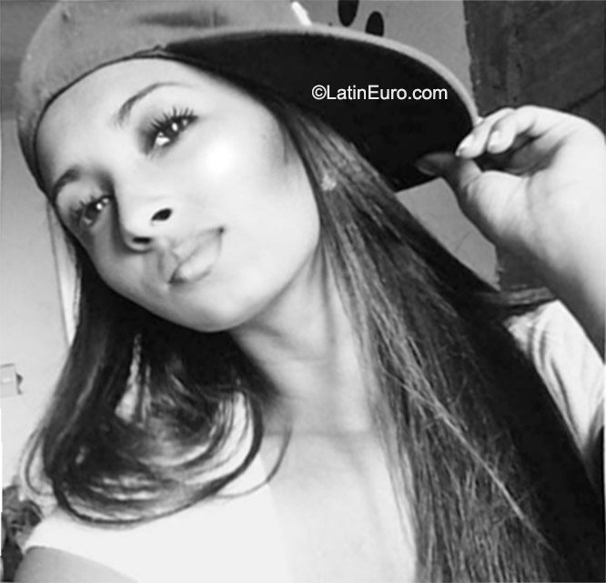 Date this beautiful Colombia girl Andrea from Medellin CO19714